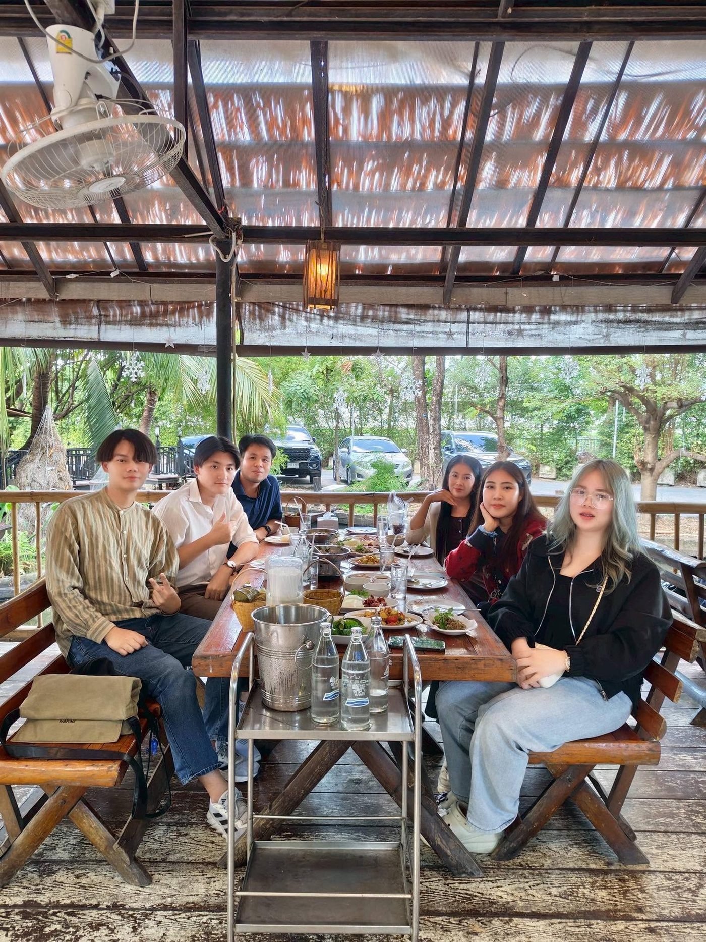 มื้ออาหารร่วมกันหลังจบงานใหญ่